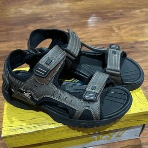 Comfortable Men's Sandals in Black and Brown